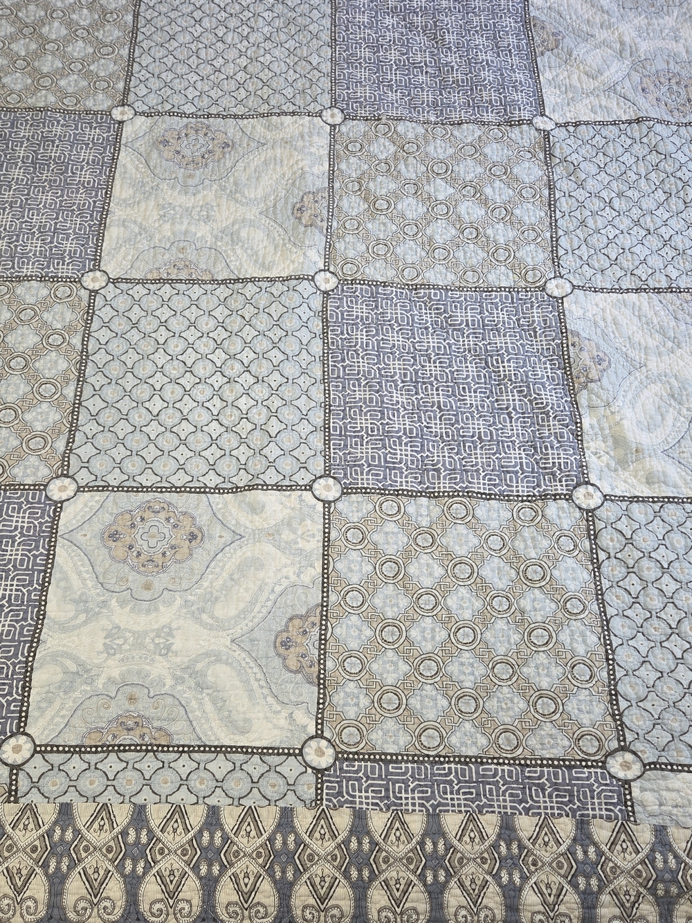 Reversible Patchwork Quilt - Blue and Cream